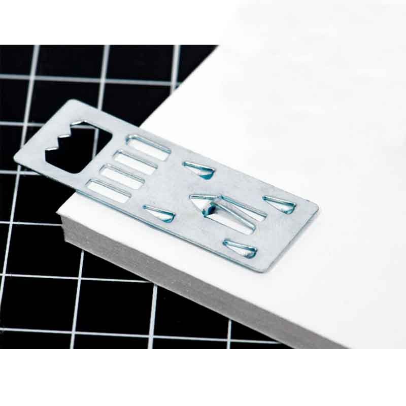 Colgador metálico dentado para paneles de Cartón Pluma y Foam Board